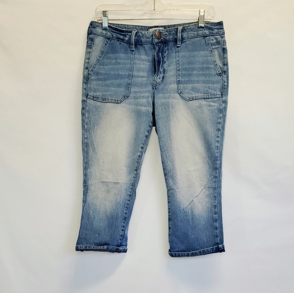 Code Bleu Maya Light Wash Mid-Rise Straight Capris Jeans - Picture 2 of 6